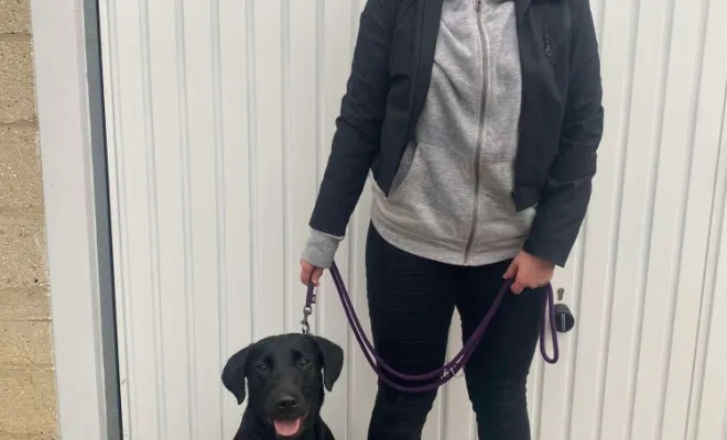 Uby & son humain - Labrador robe de couleur "noir"